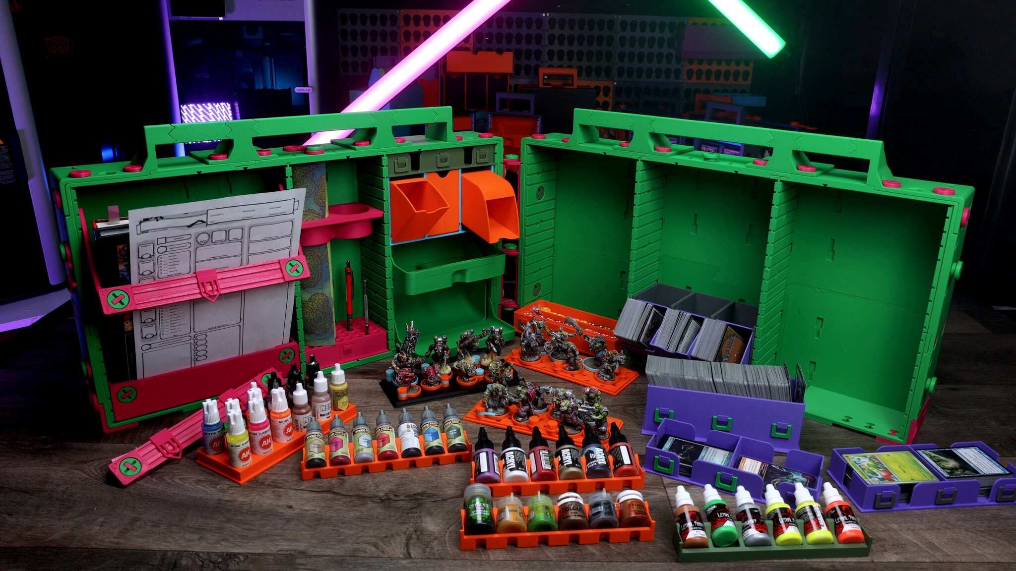 Modi Case Stuffs 700+ Tabletop Storage STLs Into a Hinged Box