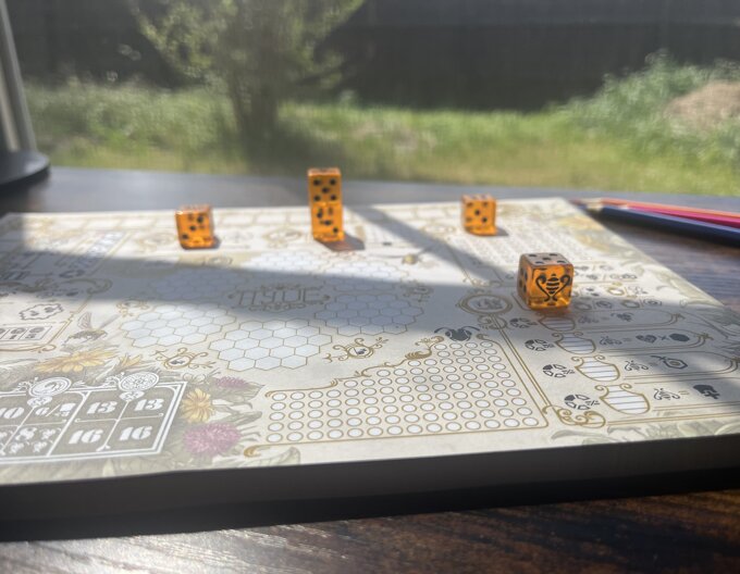 HYVE Roll-and-Colour Beehive Game Buzzes Past $192K